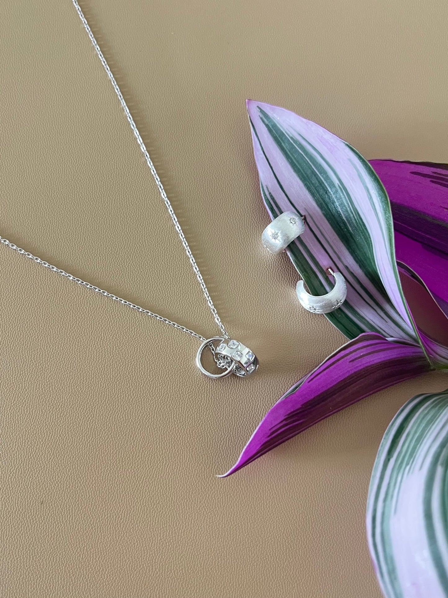 Modern elegant necklace S925
