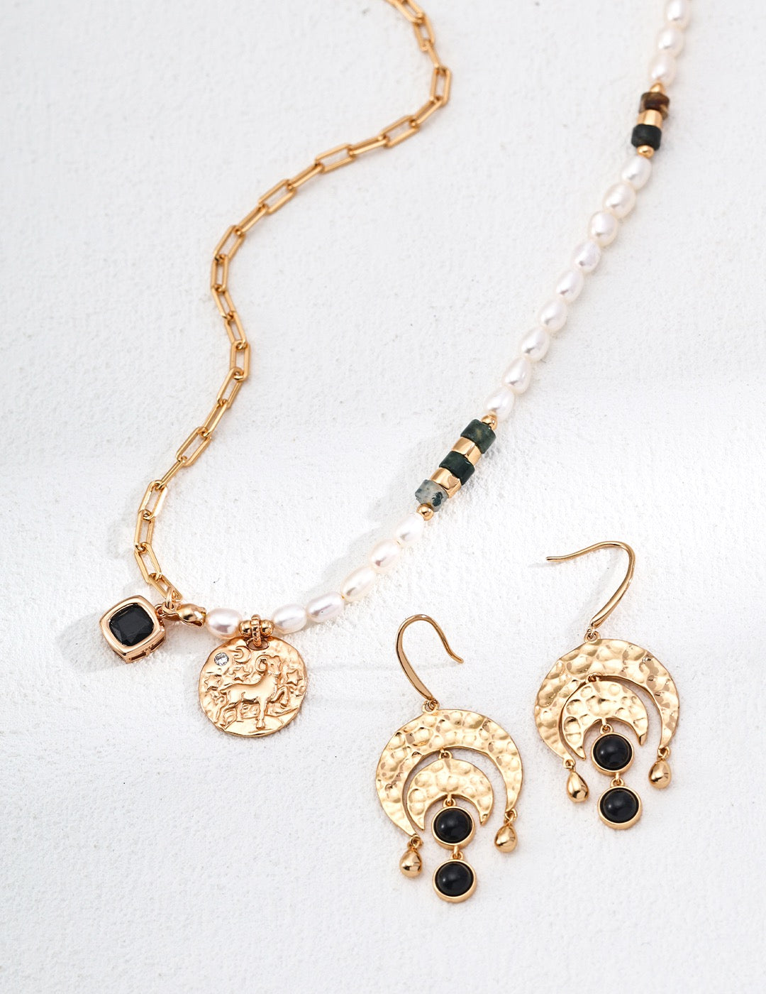 Collier en agate noire avec demi-perle S925