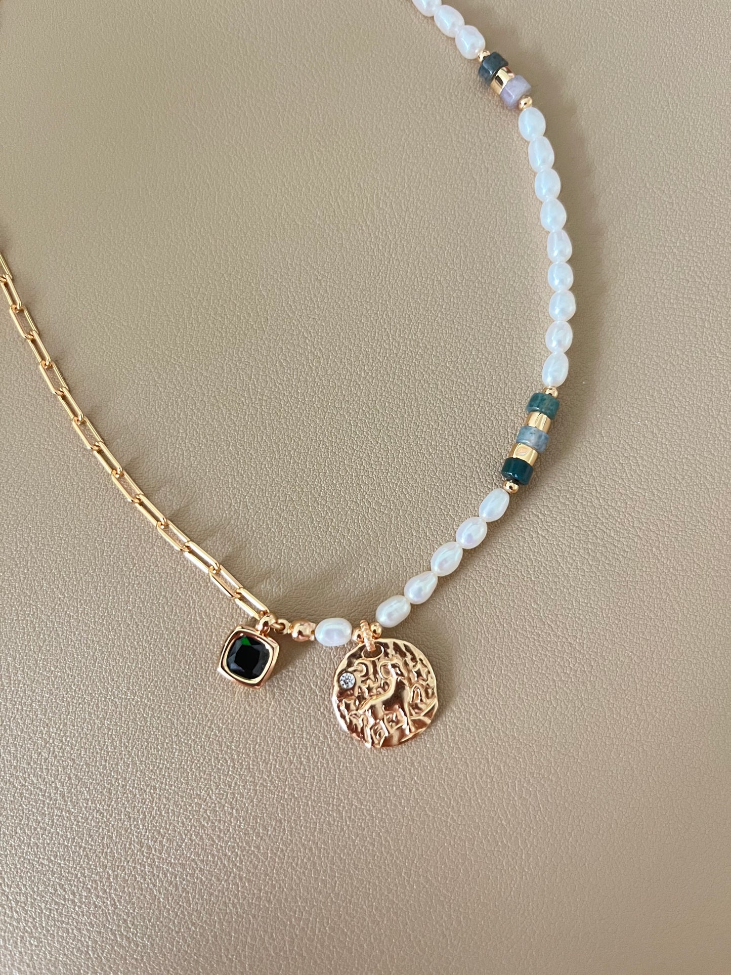 Collier en agate noire avec demi-perle S925